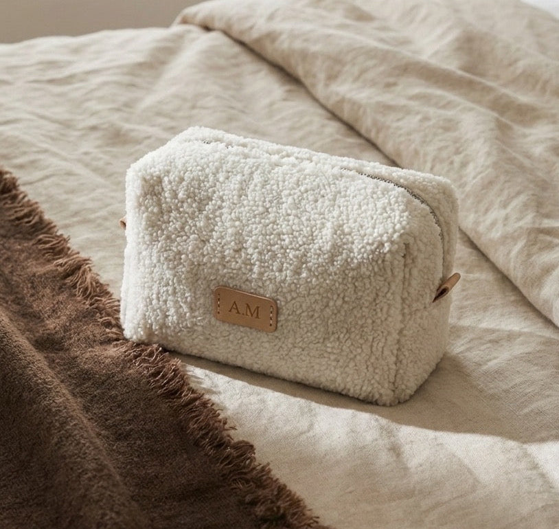 Несесер с инициали-каракул