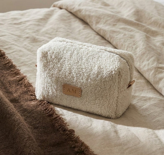 Несесер с инициали-каракул